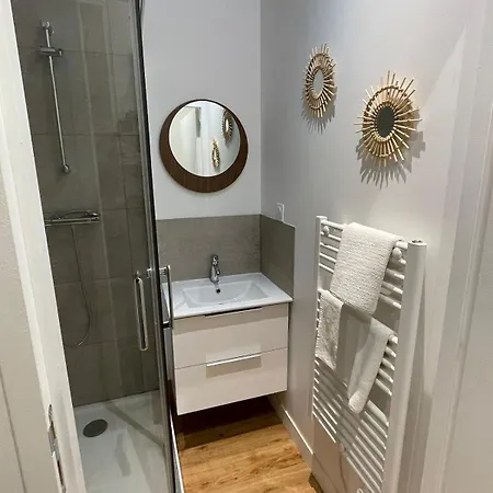 Charming 2-room, River Park Apartment Bordeaux